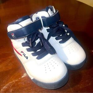 FILA Kids Boys White/Dark Blue/Red Sneakers Boots Shoes 7K (23.5)